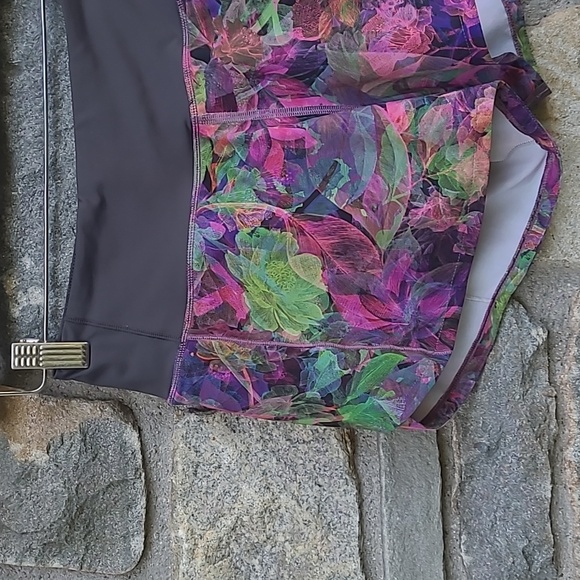 Lululemon  speed  up  shorts  vivid  floral  tone multi - Picture 3 of 16
